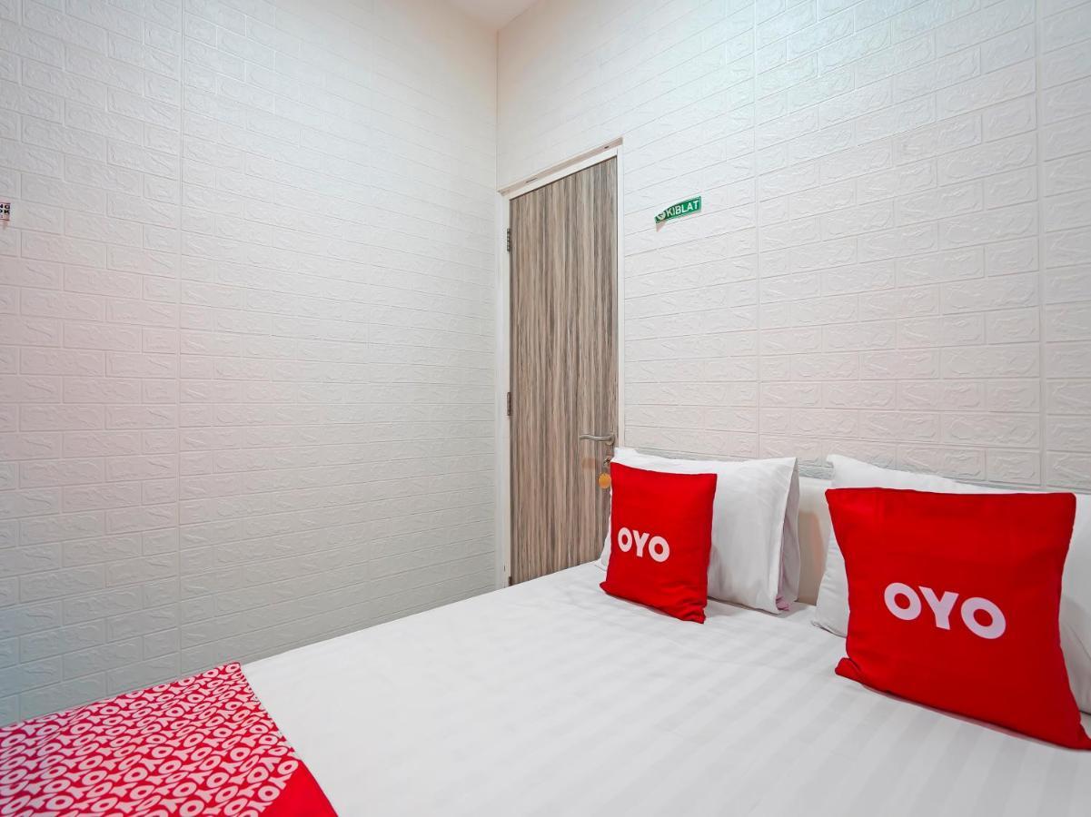 Oyo 91727 Luxury Homestay Sidoarjo Gedangan Exterior photo