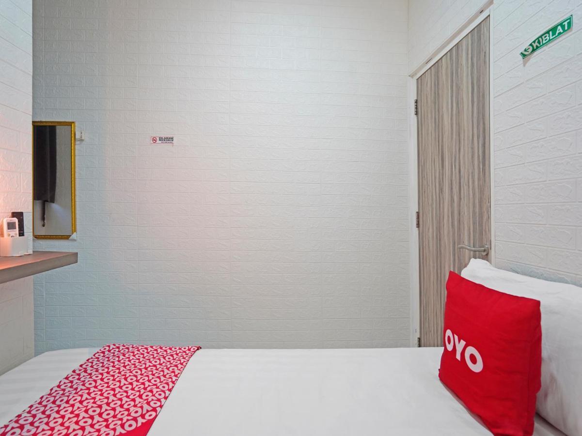 Oyo 91727 Luxury Homestay Sidoarjo Gedangan Exterior photo